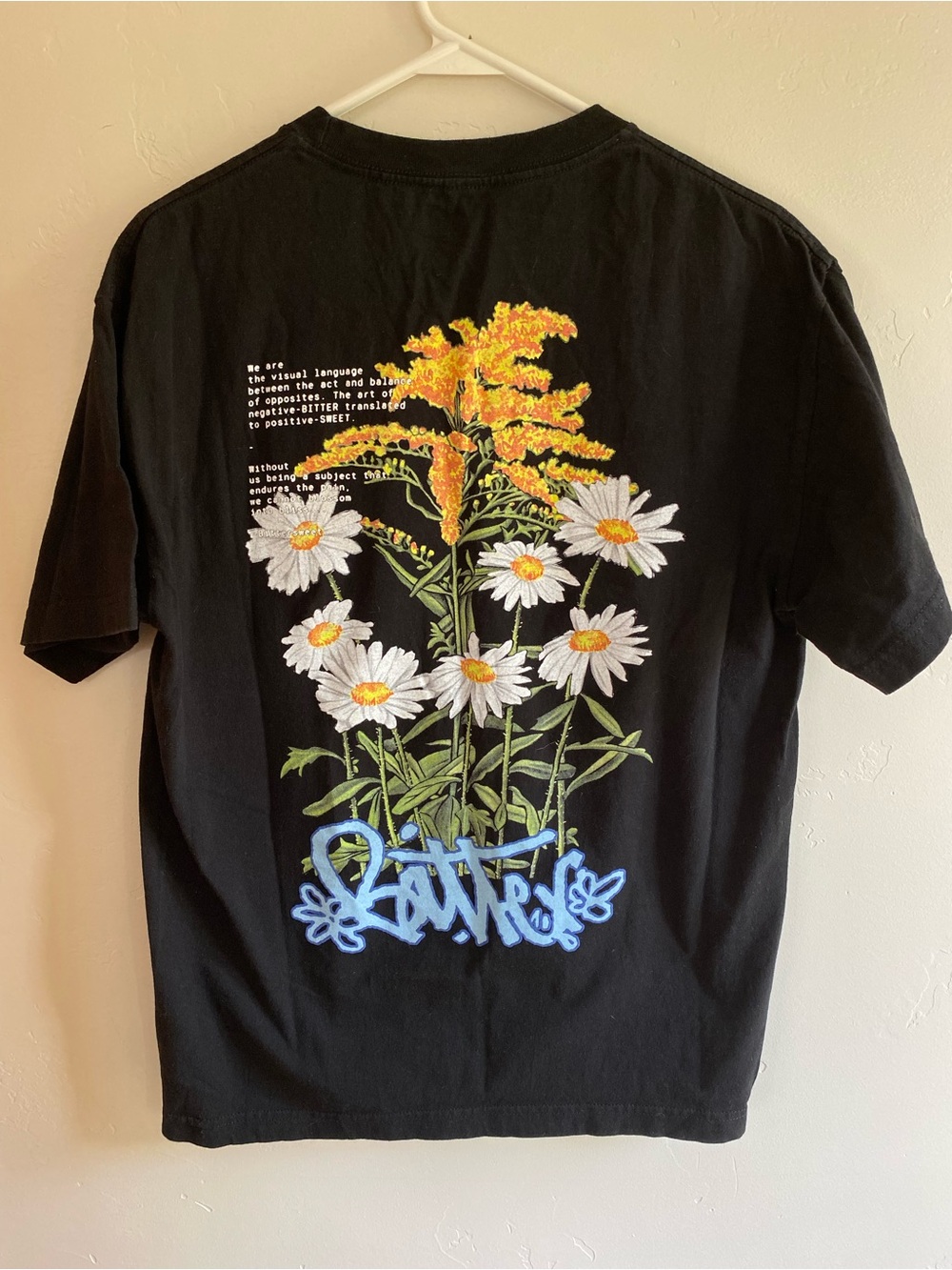 Bittersweet Black Floral T-shirt – Yellow & White Daisy Bouquet